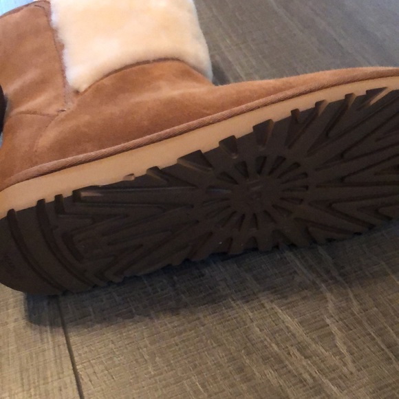 Like new fur baby swank Uggs ❤️❤️ - Picture 6 of 7